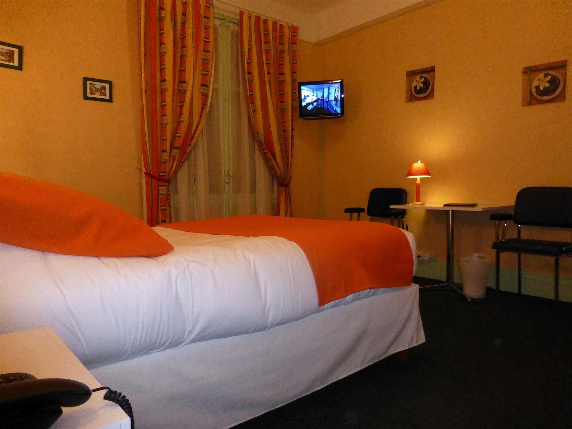 Trianon Hotel Vichy Exterior foto